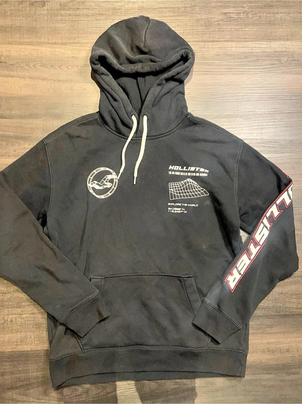 Hollister Explore the World Graphic Hoodie Black Medium